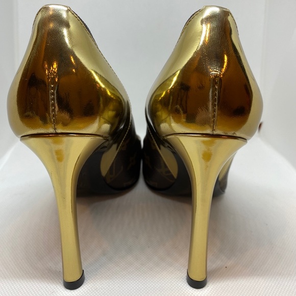 Louis Vuitton Cherie Pump with Gold Heels - Picture 4 of 8